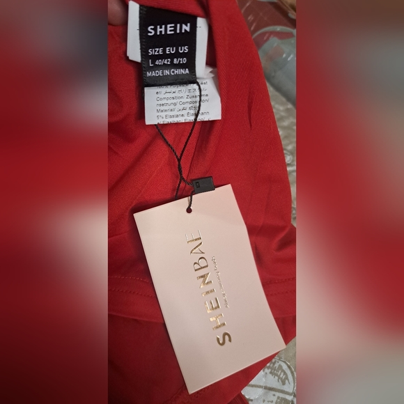 Bombshell,  red dress.  Size L with cutouts and adjustable top. - Picture 4 of 4